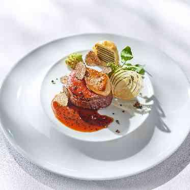 アニヴェルセル 白壁 素材の味が最大限に引き立つよう、季節ごとに旬な野菜を使用。