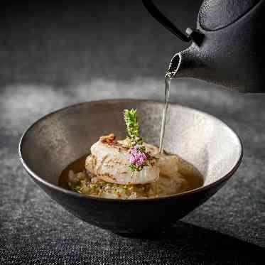 アニヴェルセル 白壁 フレンチが苦手な方でもお召し上がりやすいよう特別に調理。くせがなく女性に人気!