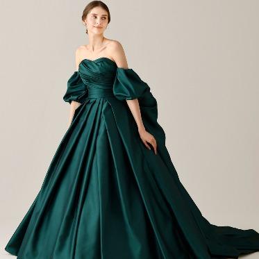 アニヴェルセル 白壁 モスグリーンで大人っぽく