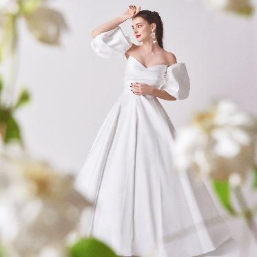 アニヴェルセル 白壁 多彩なドレスをご用意