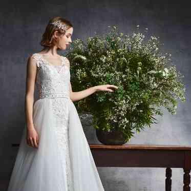 アニヴェルセル 白壁 Afrodta