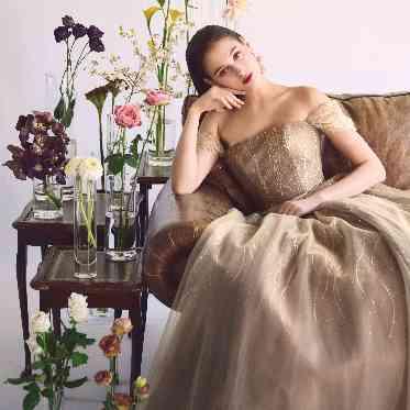 アニヴェルセル 白壁 reora