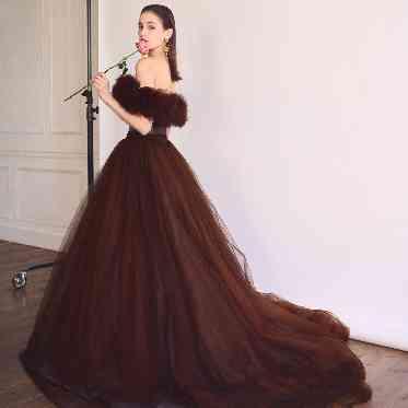 アニヴェルセル 白壁 ブラン系