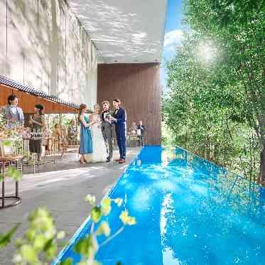 パーティ会場と行き来自由、ウォーターテラスでのビュッフェタイム