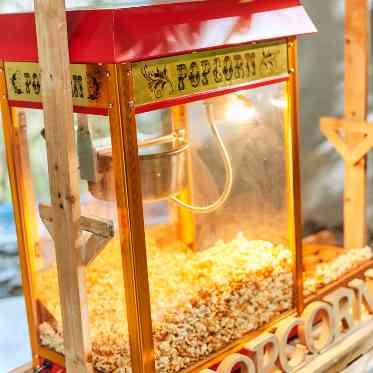 テーマパークみたい!と人気のポップコーンマシーン