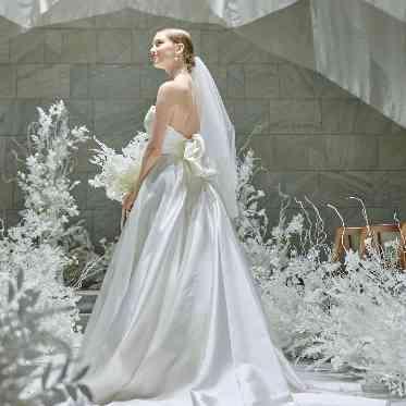 上質な素材とバックスタイルのデザインが圧倒的な人気を誇る、アントニオリーヴァ