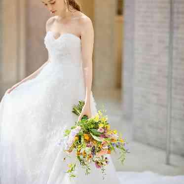 素材・シルエットともにこだわったドレス。