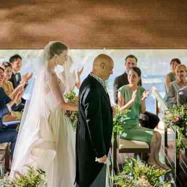 Rouge Ardent(ルージュアルダン) ●BRASSグループ 家族との時間を思い出しながら歩くバージンロードは特別な時間