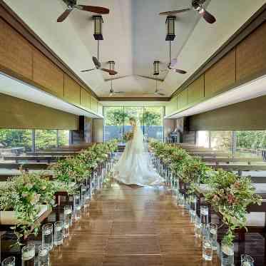 Rouge Ardent(ルージュアルダン) ●BRASSグループ 緑と水に囲まれた自慢のチャペル