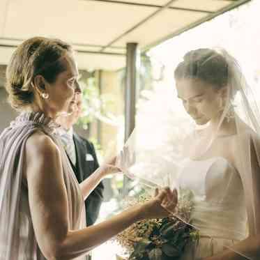 Rouge Ardent(ルージュアルダン) ●BRASSグループ 挙式入場前のヴェールダウンの儀式