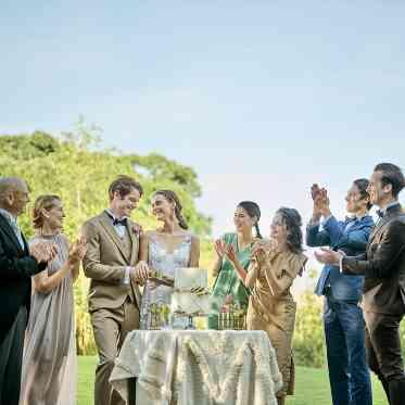 Rouge Ardent(ルージュアルダン) ●BRASSグループ 
ガーデンでのケーキカットも人気!