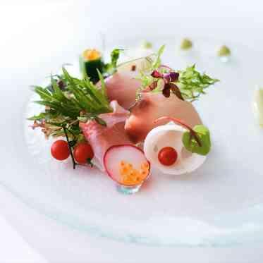 Rouge Ardent(ルージュアルダン) ●BRASSグループ 繊細な飾りつけは目でも愉しめる