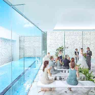 Blanc Beige(ブラン:ベージュ) ●BRASSグループ 涼やかな水辺に囲まれた、リゾートチャペル