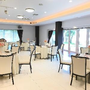 ハウスレストラン&ウェディング レスペランス 会場内とガーデンの行き来が自由