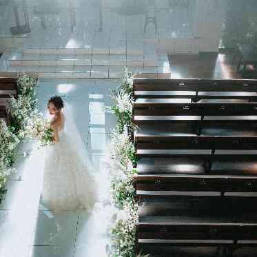 ベルヴィ ラヴァンセーヌ 陽光溢れるチャペル