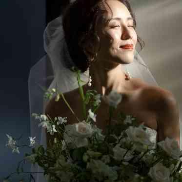 ベルヴィ ラヴァンセーヌ 春夏秋冬や時刻で、その瞬間だけの光を作る太陽…。お二人だけの挙式空間に彩ってくれ