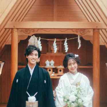 ベルヴィ ラヴァンセーヌ 温かみ感じる総檜造りの神殿。本格的な和空間も自然光がアットホームな雰囲気をオン