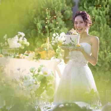 ベルヴィ ラヴァンセーヌ 緑豊かなガーデンでのケーキ演出なら、ゲスト全員参加型のサンクスバイトなどオススメ