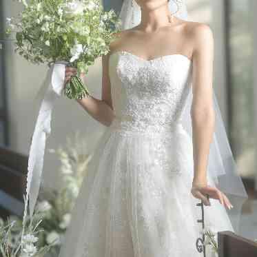 ベルヴィ ラヴァンセーヌ 丁寧な手仕事で仕上げられたウェディングドレス