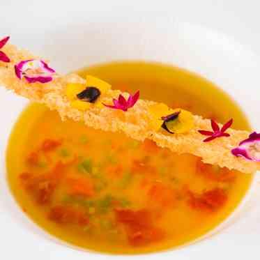 ウニのフラン　クリュスタッセのスープ
サクサクの花のトーストとともに