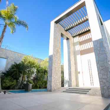 THE LUXSCENA(ザ・ラグシエナ) 水上の独立型チャペル