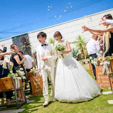 THE LUXSCENA(ザ・ラグシエナ) まさに外国映画のようなフラワーシャワー