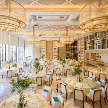 THE LUXSCENA(ザ・ラグシエナ) 天井高6mだから背の高い装飾でも圧迫感なし