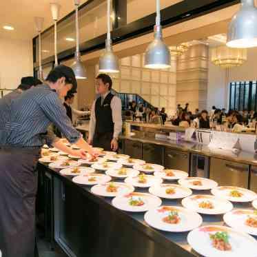 THE LUXSCENA(ザ・ラグシエナ) キッチンスタッフは連携が大事