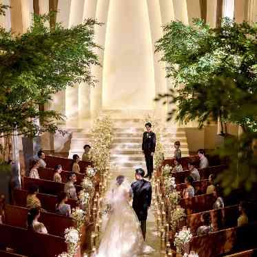 京都 アートグレイス ウェディングヒルズ 挙式入場のシーン