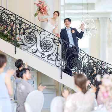 京都 アートグレイス ウェディングヒルズ 階段からの登場
