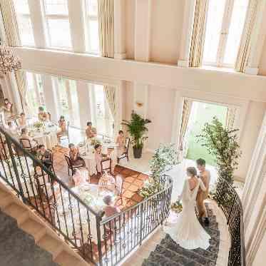 京都 アートグレイス ウェディングヒルズ 階段からの登場