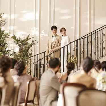 京都 アートグレイス ウェディングヒルズ 階段から主役感ある入場も