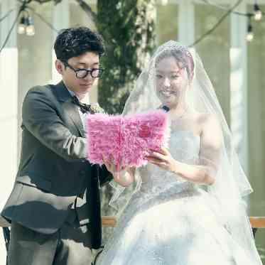 ヴィラ・アンジェリカ ふたりの誓いをゲストへ向けて。手作りの結婚証明書も素敵です。