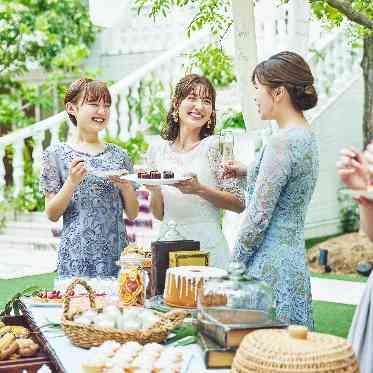 ゲストと近い距離で直接感謝を伝えることが出来るガーデンブッフェは人気の演出