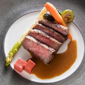 『牛ロース肉のグリエ ソースジャポネ』