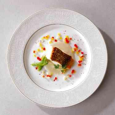 旬の魚を使ったポワソン。