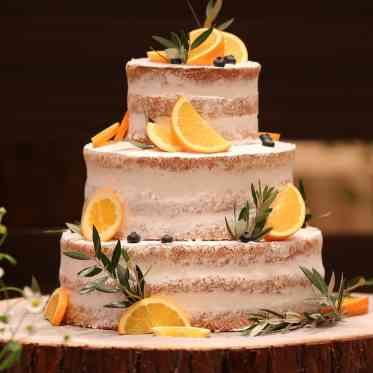 ヴィラ・アンジェリカ ナチュラルで人気のネイキッドケーキ。