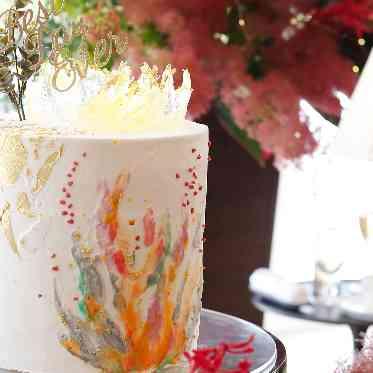 ヴィラ・アンジェリカ カラフルな金箔ケーキ