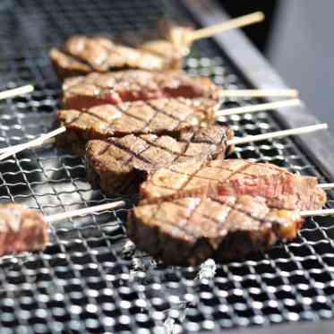 ヴィラ・アンジェリカ メインのステーキもゲストが楽しめるおもてなしの演出に代わります。