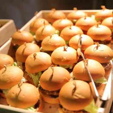 カジュアルな演出をご希望ならハンバーガーブッフェもおすすめです。