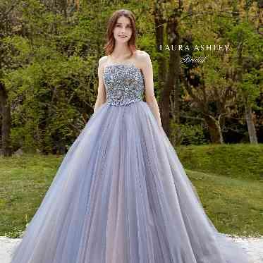 ローラ・アシュレイのカラードレス。