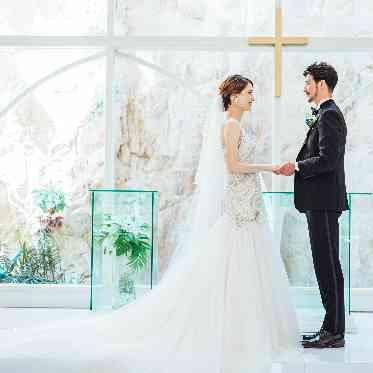 NIHO おふたりとゲストの笑顔が輝く、明るいチャペル