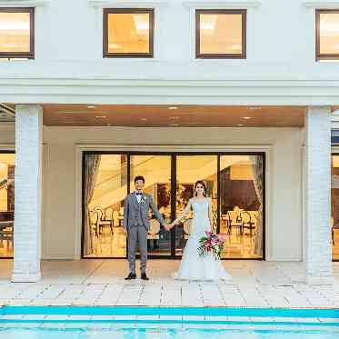 会場に併設されたプール付ガーデンも、おふたりとゲストだけの貸切空間