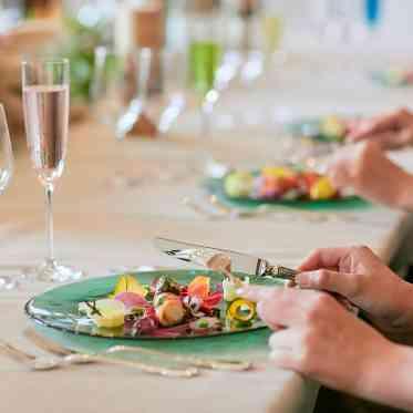 NIHO NIHOこだわりのお料理とドリンクを、大切な皆様とお楽しみください