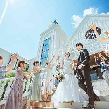 NIHO 100名でも広々としたガーデンは様々な演出に対応