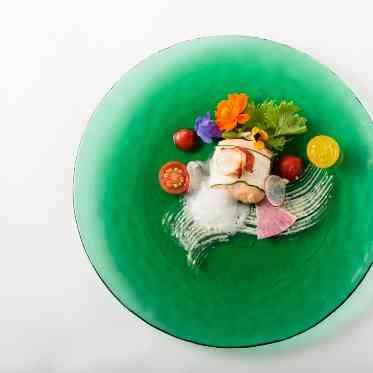 NIHO 彩り、盛り付けなどもお愉しみいただけるよう、季節感を大切にした一皿に