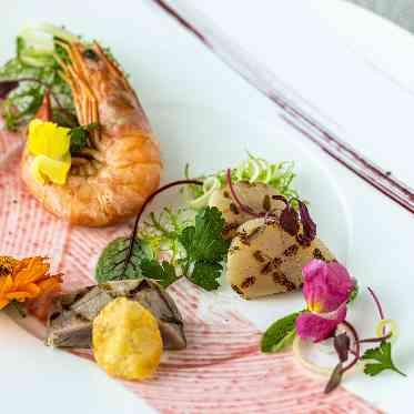 NIHO 提供された瞬間のトキメキを忘れない一皿