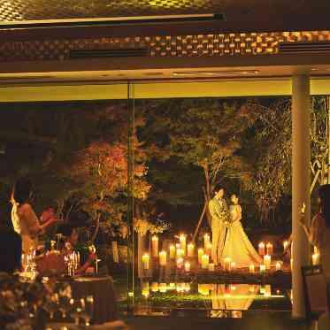 KITAYAMA　MONOLITH(北山モノリス) ガーデンを彩るキャンドルの灯りで1日のクライマックスシーンを幻想的に