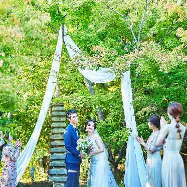 KITAYAMA　MONOLITH(北山モノリス) ガーデンでの挙式も人気！青空のもと、親しいゲストとの前でおふたりらしい誓いを