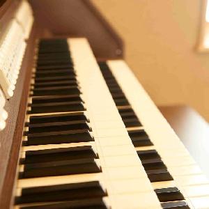 エクシブ琵琶湖 挙式は聖歌隊の生演奏
オルガンの音が響き渡ります